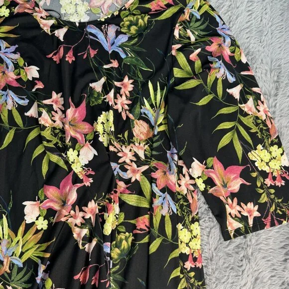 NEW Relativity Womens 3X Black Floral Asymmetric Hem Tunic Top Realx Stretch - Picture 4 of 6
